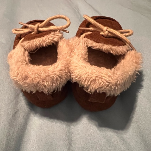 Adorable Moccasin Slippers - Picture 2 of 3